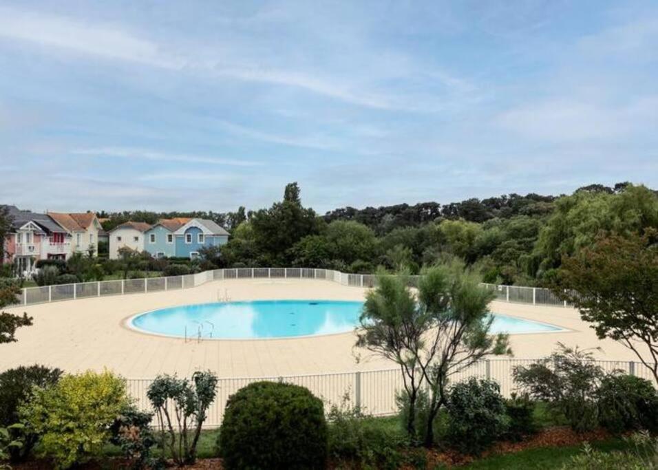 Charmante Maison De Vacances Avec Acces Piscine Talmont-Saint-Hilaire Exterior foto